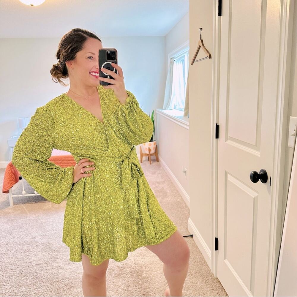 NWT Tuckernuck Bardot Lime Green Sequin Long Sleeve Belted Mini Dress 10